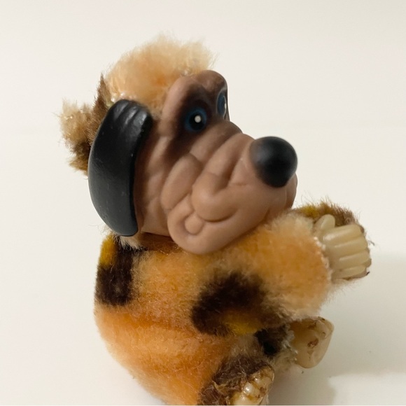 Vintage Wrinkles Hound Hugger Dog Plush Doll - Picture 2 of 16